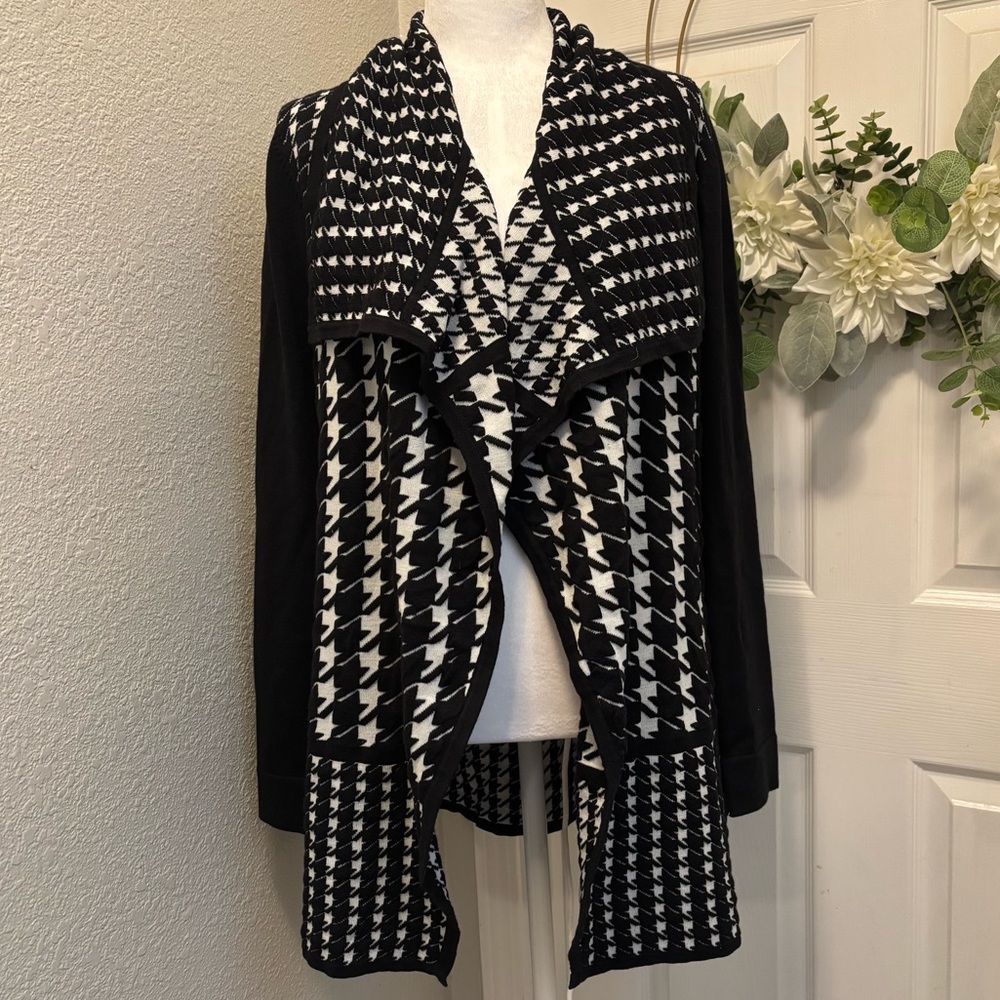 Gana Buchman Stylish Black and White Houndstooth Women's Open Front Cardigan